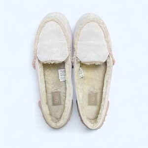 UGG HAILEY SEASHELL PINK LOAFERS
WOMEN'S size 8